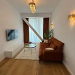 Walter Loft Luxury Residence- Self Check-in & Underground Parking Apartament