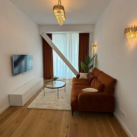 Walter Loft Luxury Residence- Self Check-in & Underground Parking Apartment