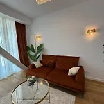 Walter Loft Luxury Residence- Self Check-in & Underground Parking 아파트